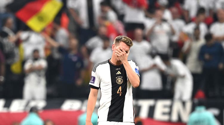 Die Einsamkeit des Nationalspielers beim WM-Aus: Matthias Ginter nach dem Sieg gegen Costa Rica, der seiner Mannschaft nichts mehr nützte. (Keystone)