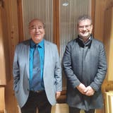 Der abtretende Gemeindepräsident von Realp Armand Simmen (links) mit seinem Nachfolger Georg Simmen. (Bild: PD (Realp, 30. November 2022))
