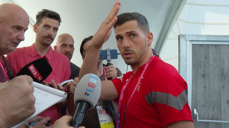 «Da ist die Tür!» So sauer reagiert Freuler auf Fragen zu Xhakas Verhalten im Serbien-Spiel