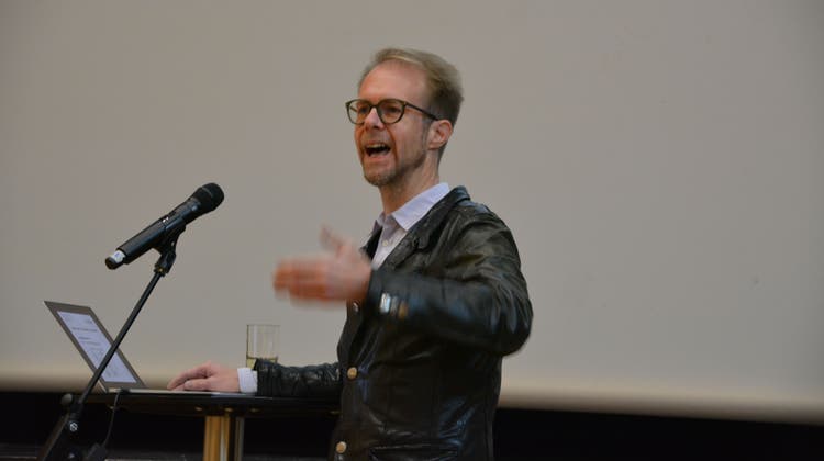 Simon Burtscher, Soziologe aus Vorarlberg, am Bürgerforum in Kreuzlingen. (Bild: Judith Schuck)
