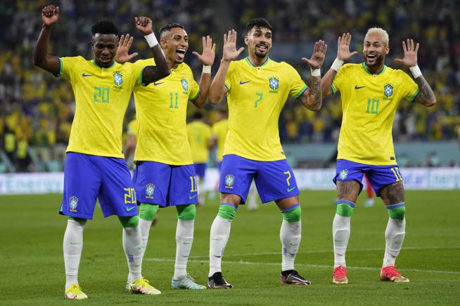 Die Brasilianer ziehen mit einem 4:1-Sieg in den Viertelfinal und strotzen vor Spielfreude.