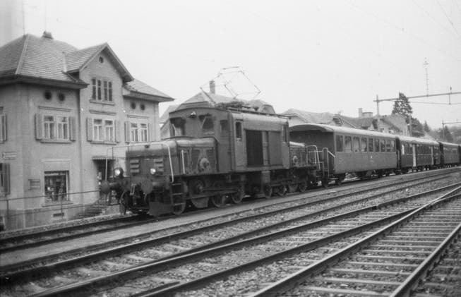 Die Seetalbahn am Böjuer Bahnhof im Jahr 1982.