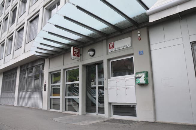Das Postgebäude am Bahnhofplatz 3 in Stans, wo auch das kantonale Personalamt untergebracht ist. 