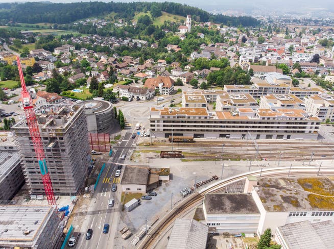 Suhr wächst – augenfällig war dieses Jahr die Überbauung samt Hochhaus am Henz-Areal beim Bahnhof.
