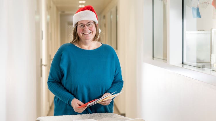 Ruth Crotta ist in Othmarsingen aufgewachsen. Vor 26 Jahren ist sie ins Tessin gezogen. Seit zwei Jahren arbeitet sie als «Weihnachtswichtel». (Bild: Sandra Ardizzone)