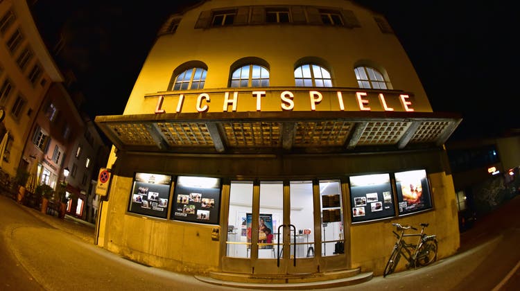 Die Liegenschaft Klosterplatz 20 beherbergt seit 1916 ein Kino. Das soll trotz Besitzerwechsel auch weiterhin so bleiben. (Bruno Kissling)