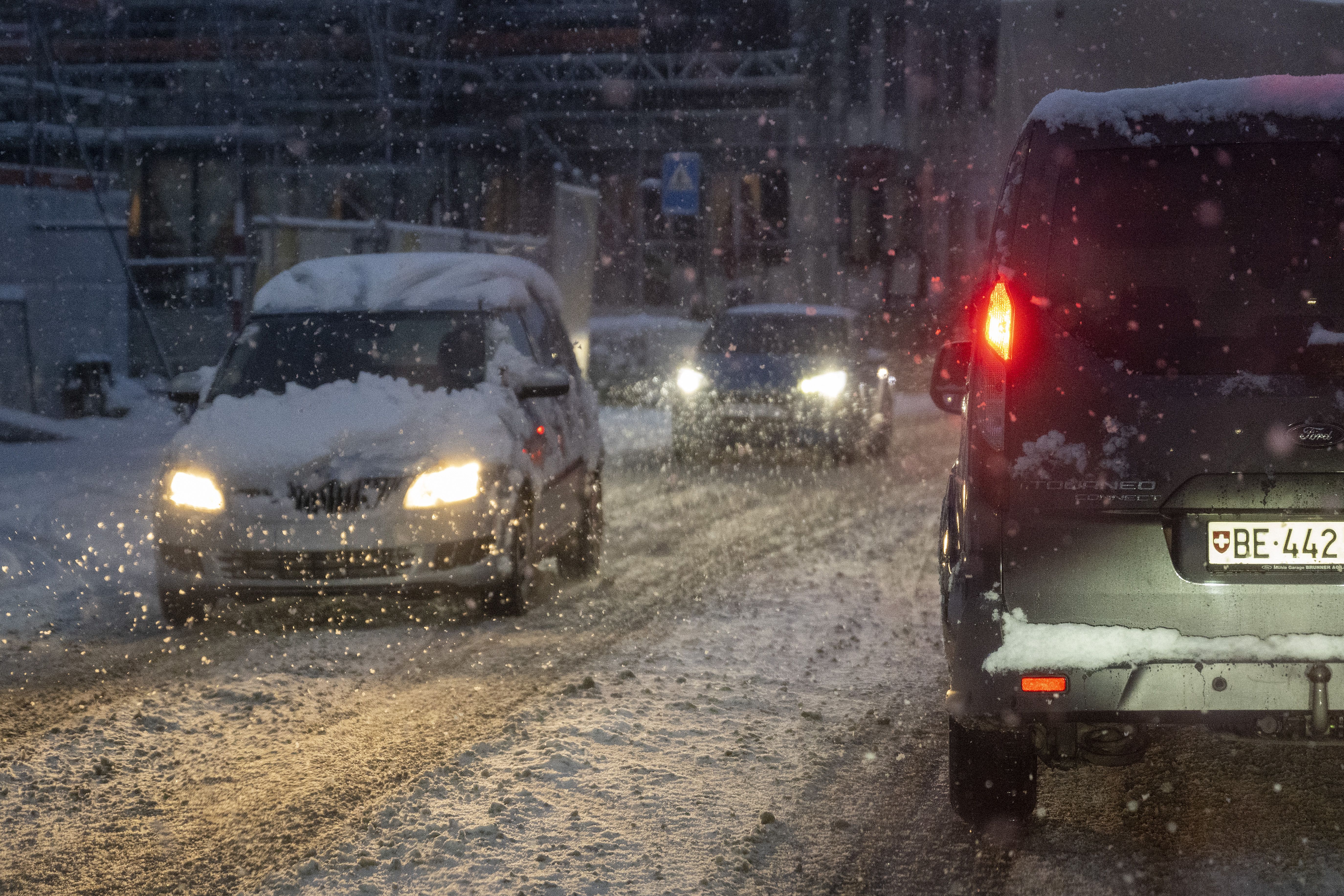 Erster Schnee: So Schützt Man Sich Im Strassenverkeh Vor Unfällen