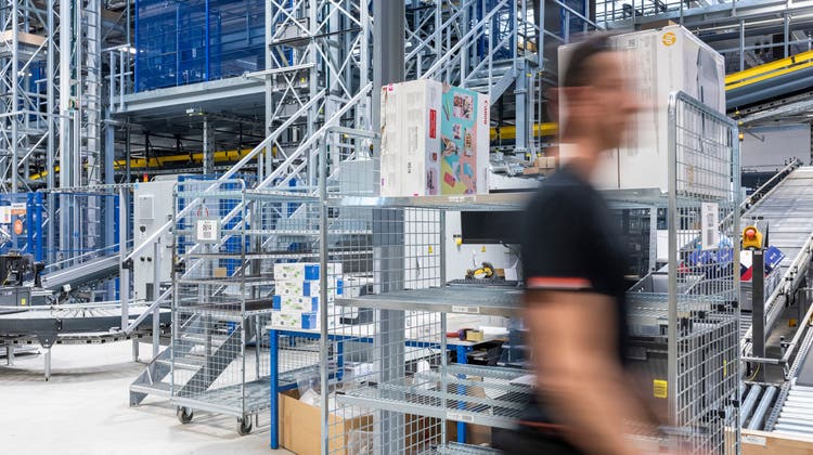 Logistikcenter von Digitec Galaxus in Wohlen (AG): nicht konkurrenzfähig ohne 24-Stunden-Betrieb? (Severin Bigler)