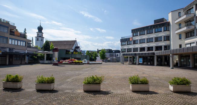 Der Steinhauser Dorfplatz mit Blick auf das Zentrum Chilematt.