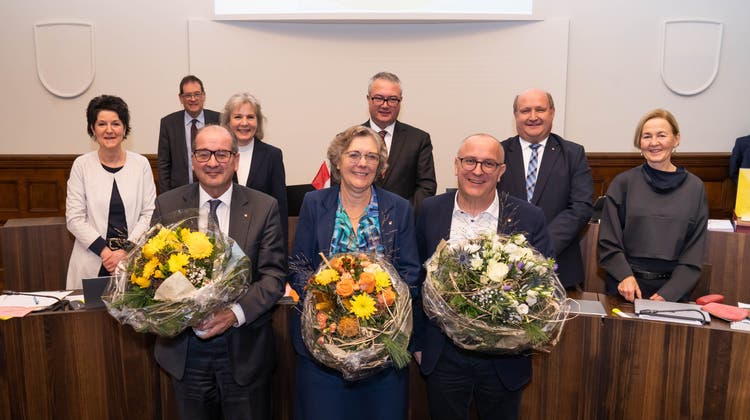 Die neue Kantonsratspräsidentin Susanne Koch Hauser, flankiert von Vize Marco Lupi (r.) und Roberto Conti und unter den Augen der Regierung. (zvg)