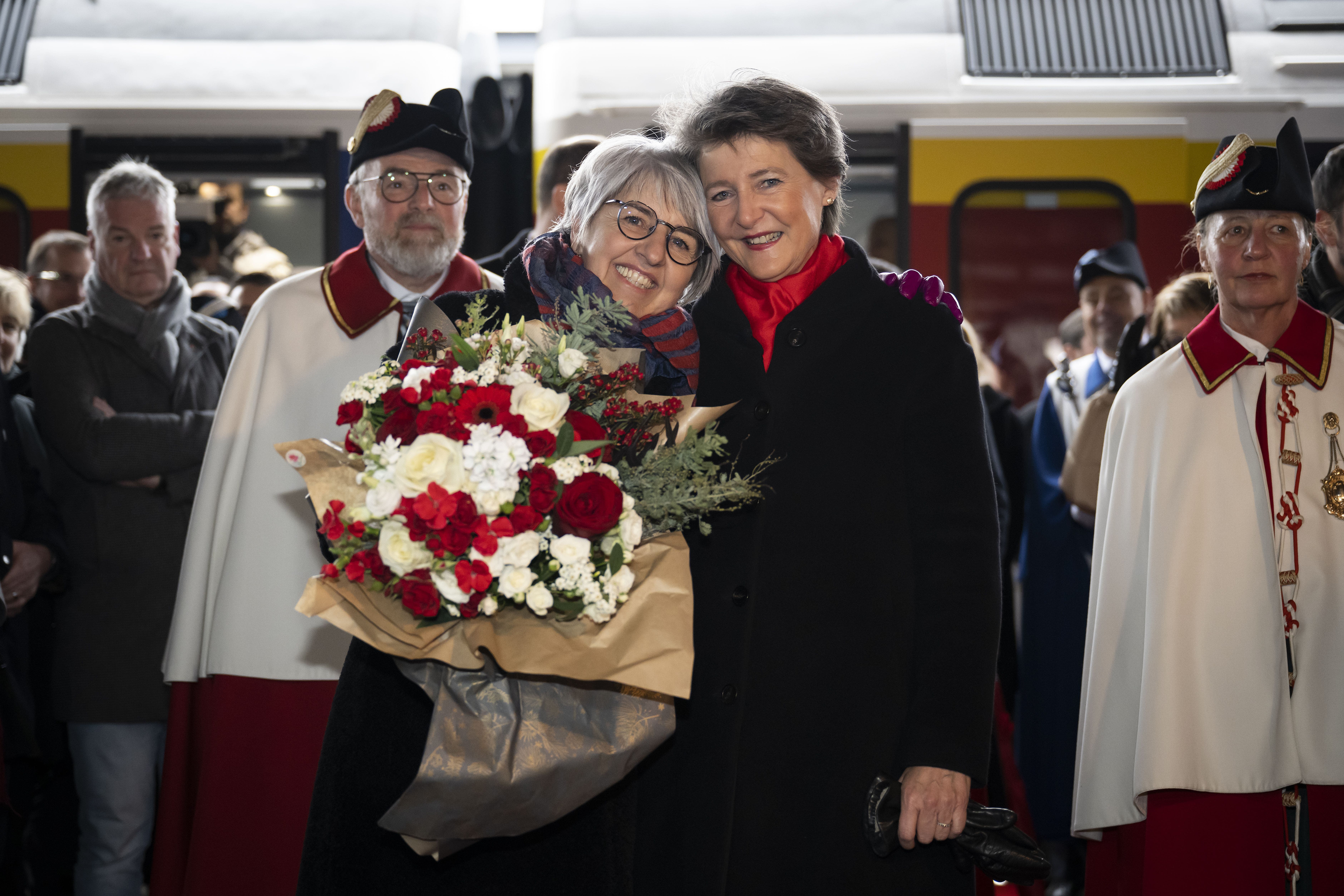 Bundesrätin Elisabeth Baume-Schneider zusammen mit Simonetta Sommaruga.