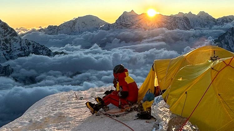 Gentiana Zyba hat sich an den Aufstieg zum Ama Dablam in Nepal gewagt. Hier im letzten Camp, 400 Meter unterhalb des Gipfels. (Zvg / Badener Tagblatt)
