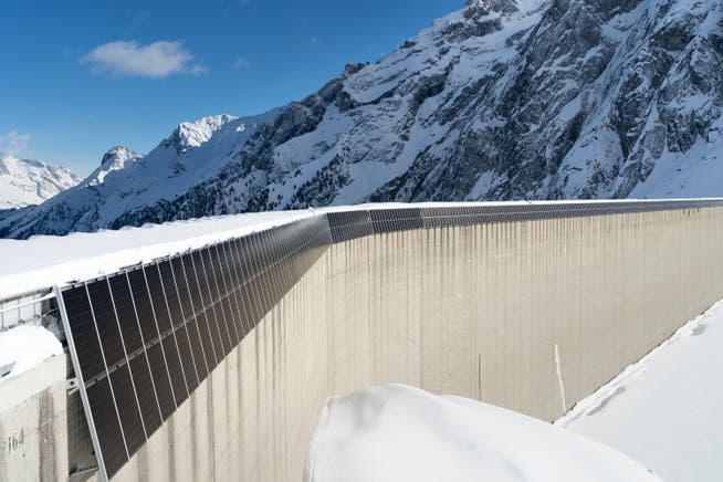 Die Bevölkerung will Solaranlagen nur in touristisch geprägten Alpenlandschaften. Im Bild die hochalpine Solaranlage an der Albigna-Staumauer im Bergell. 