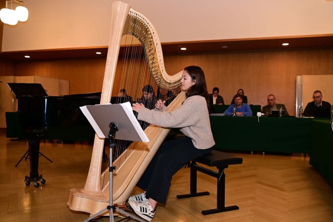 Vor der letzten Sitzung des Einwohnerrates im Jahr 2022 gab es ein kleines Konzert der Musikschule Wettingen.