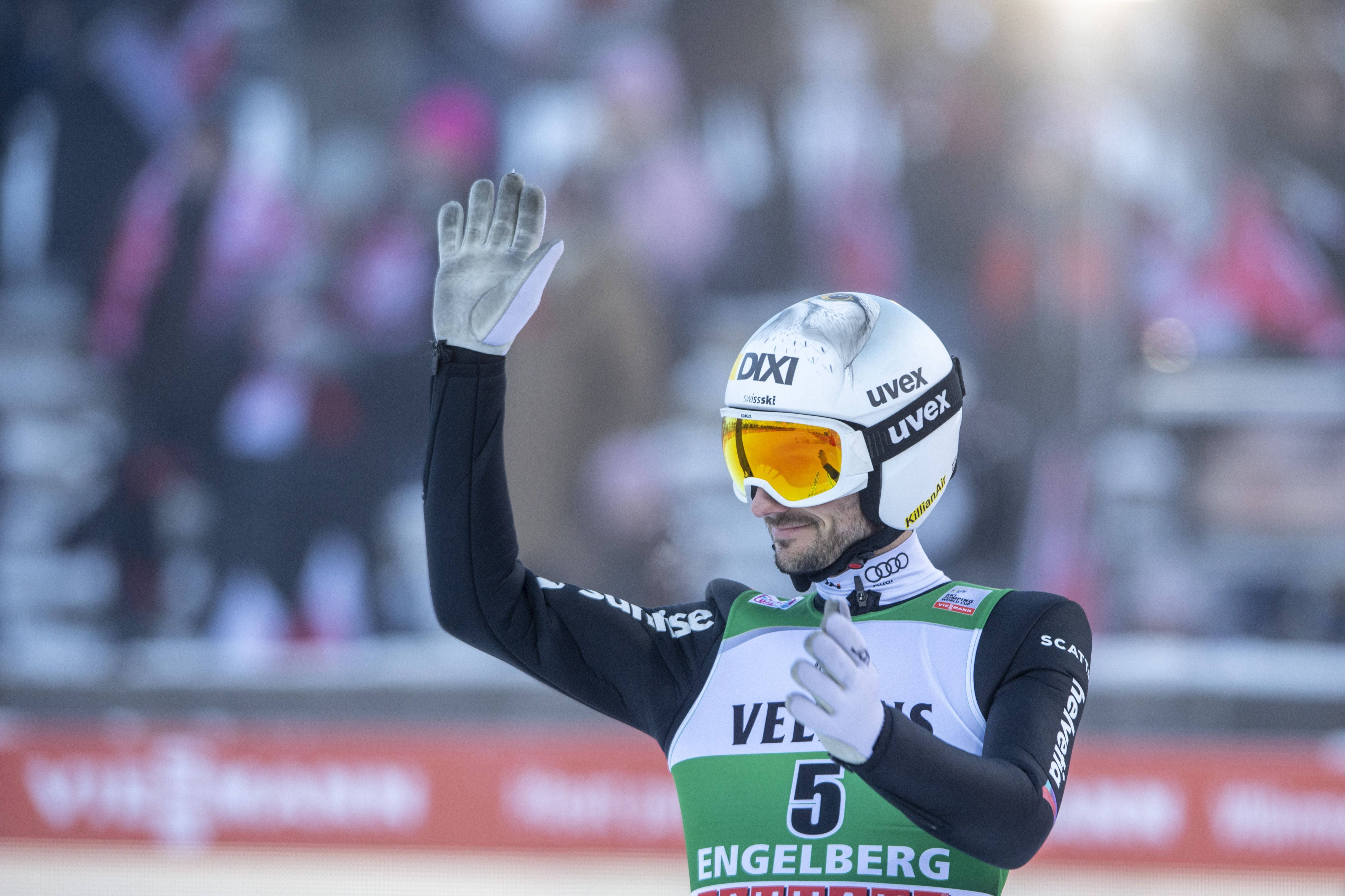 Cheftrainer Ronny Hornschuh An Der Skisprung-Nähmaschine