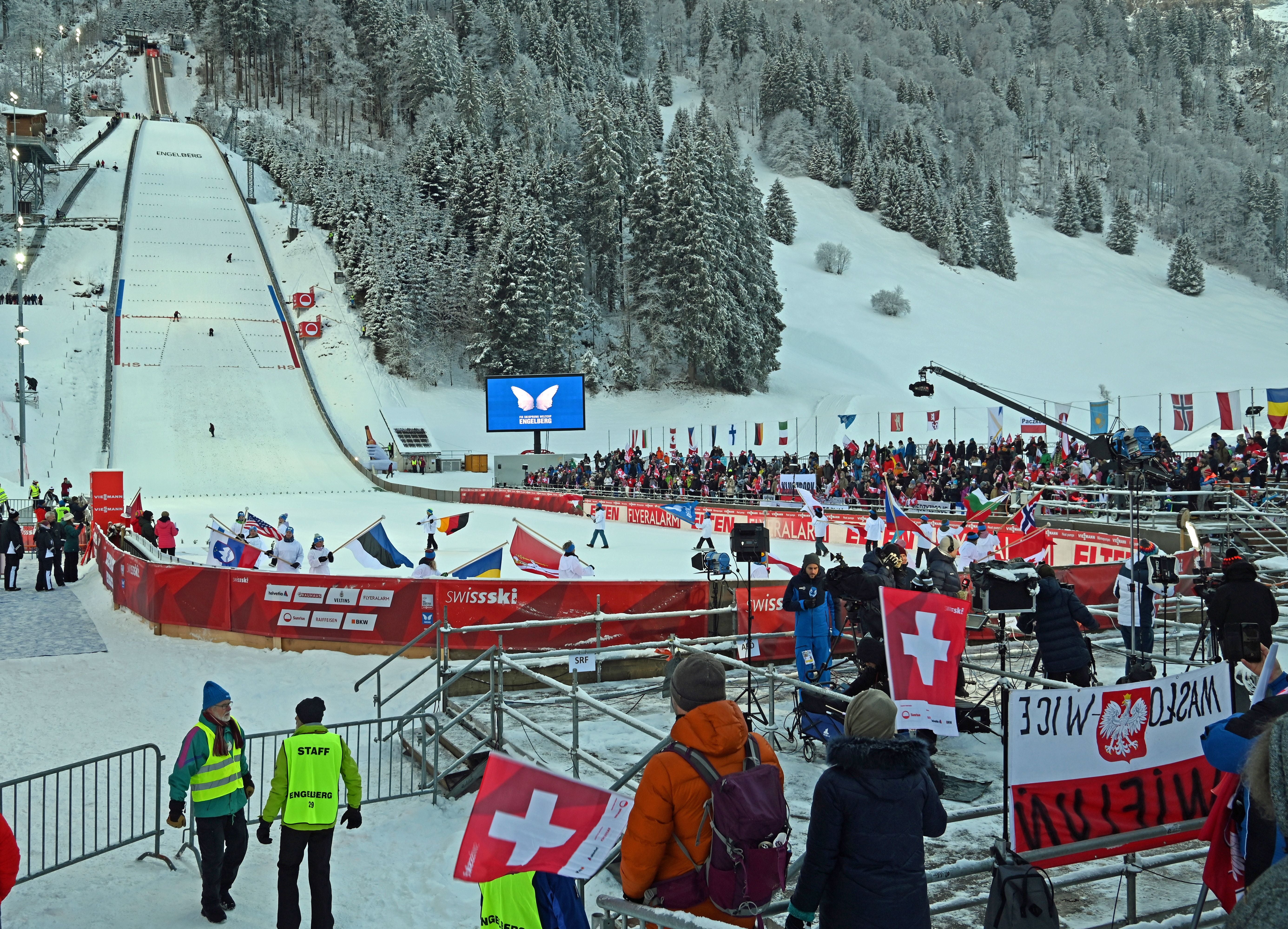 Cheftrainer Ronny Hornschuh An Der Skisprung-Nähmaschine