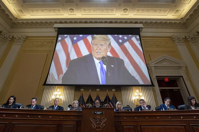 Eine Videoeinspielung an der letzten Sitzung des Untersuchungsausschusses zum 6. Januar 2021 zeigt Donald Trump.