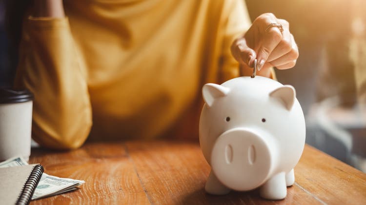 Sparen auf dem Konto lohnt sich wieder mehr als mit dem Sparschwein. (Bild: Nattakorn Maneerat/Eyeem/EyeEm)