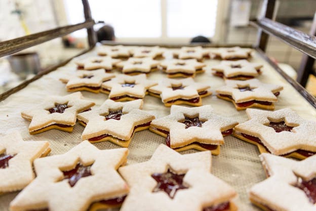 In der Bäckerei Frei werden die Spitzbuben während der Weihnachtszeit in Sternform verkauft.
