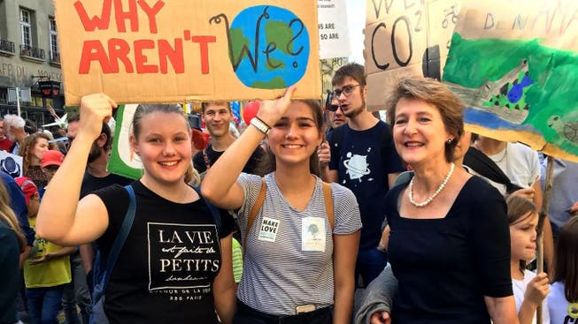 Umweltministerin Simonetta Sommaruga lief 2019 an einer grossen Klimademo in Bern mit. 