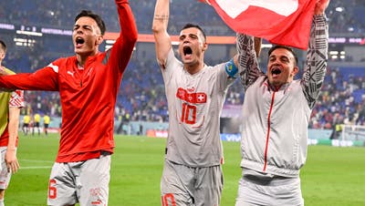 Sollen die Schweizer Nationalspieler Ardon Jashari, Granit Xhaka und Xherdan Shaqiri wirklich in Serbien gegen Weissrussland auflaufen? (Toto Marti/Freshfocus)