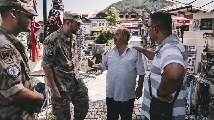 Die Schweizer Armee beteiligt sich seit 1999 mit der Swisscoy an der Kosovo Force (KFOR) und hat seit 2010 die sogenannten Liaison and Monitoring Teams (LMT) im Einsatz. (Bild: Philip Kessler/PD / NZ)
