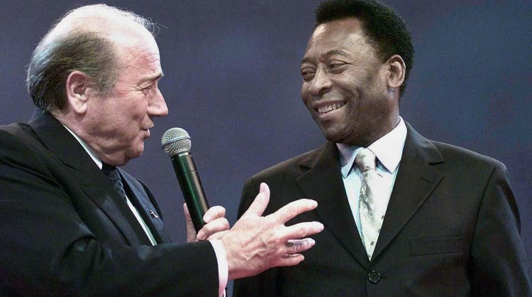 Treffen von Sepp Blatter und Pelé im Februar 2002 in Sao Paulo. (Paulo Pinto / EPA AFPI/AESTADO)