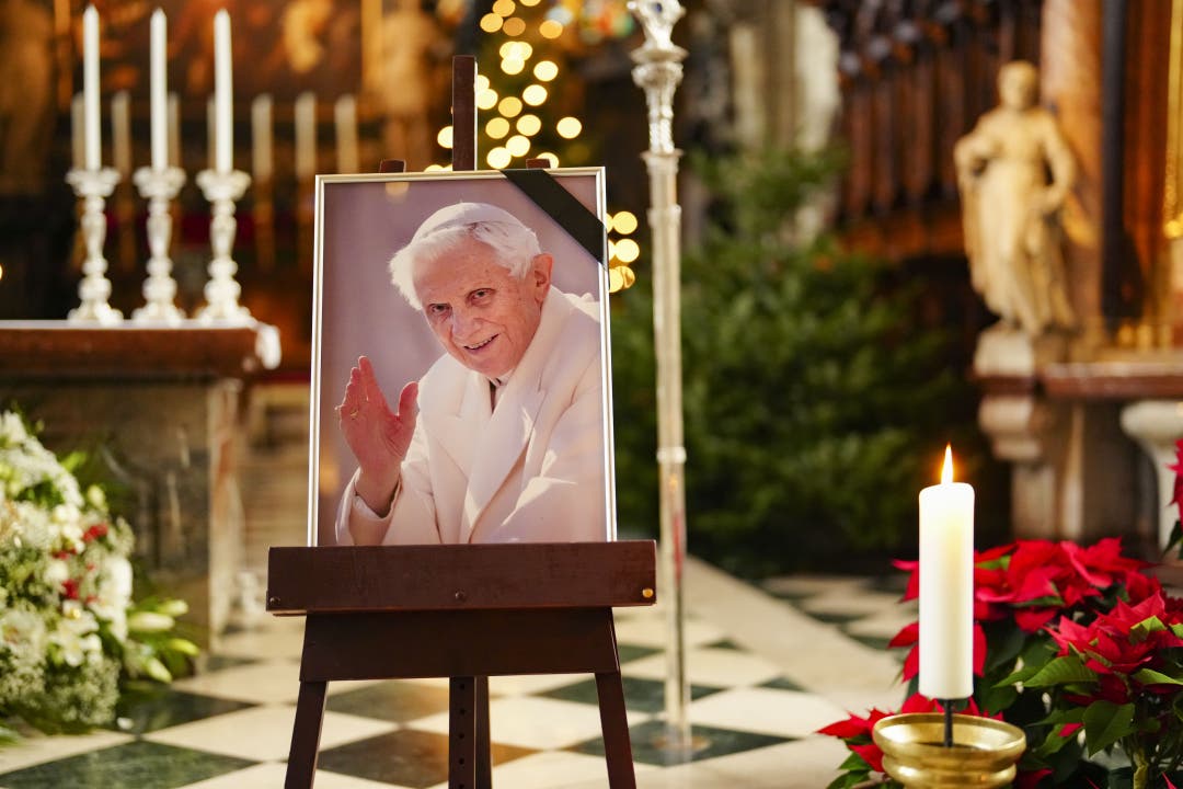 31. Dezember: Der emeritierte Papst Benedikt XVI. (95), hier auf einem Bild im Wiener Stephansdom.