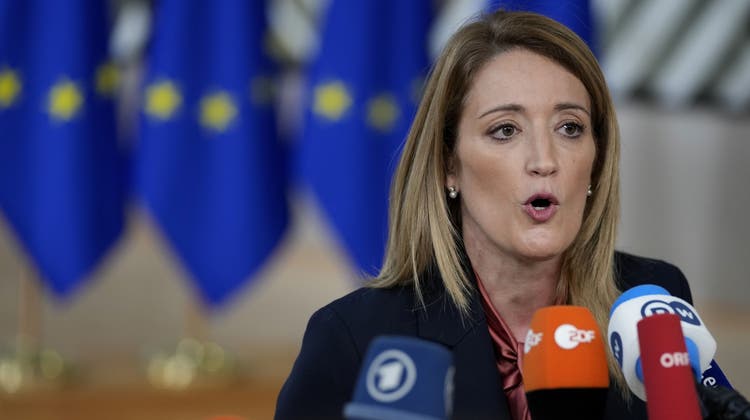 EU-Präsidentin Roberta Metsola hat ein Eilverfahren eingeleitet. (Virginia Mayo / AP)