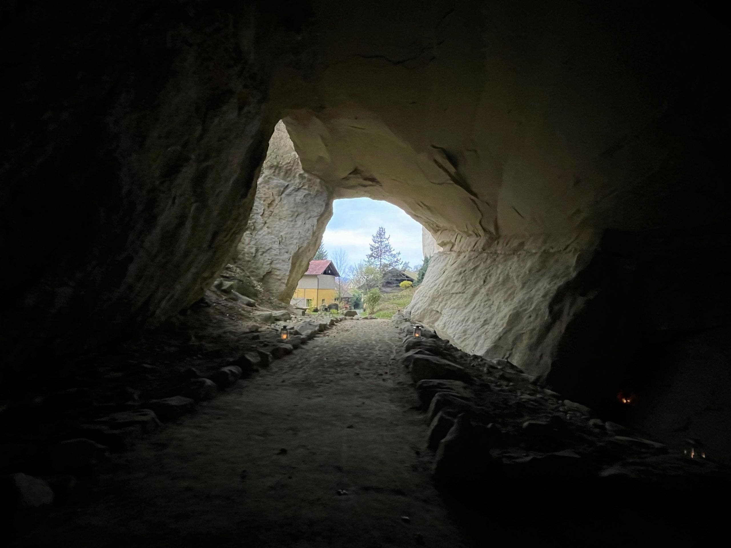 Auf dem Areal des Emma Kunz Zentrums in Würenlos befindet sich eine Grotte.