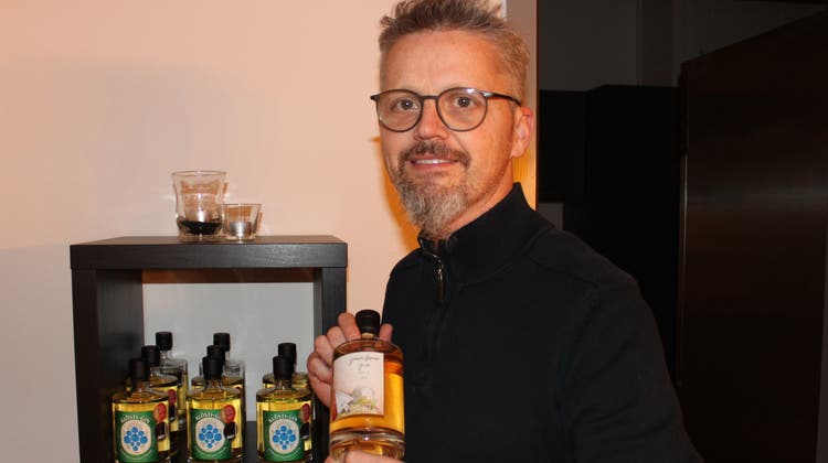 Gastro-Unternehmer, Food-Designer und Molekularkoch Rolf Caviezel hat den «Grenchner Gin» kreiert. (Bild: Andreas Toggweiler)
