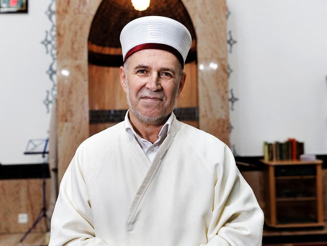 Imam Mustafa Memeti in der Moschee im Haus der Religionen in Bern. 