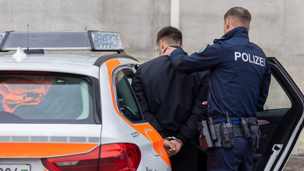 Telefonbetrug in Thalwil: Rentnerin zur Bank gelockt – Polizei schnappt  Geldabholer