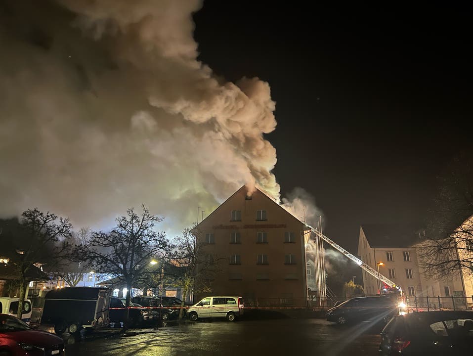 Seon, 8. Januar: Die Feuerwehr Seon-Egliswil muss zweimal hintereinander zum selben Gebäude ausrücken.