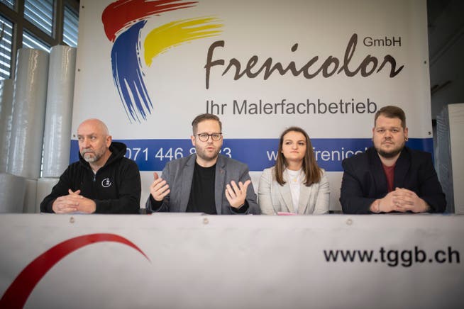 Gewerkschafter auf einer Linie: Claude Meier (SEV), Lukas Auer (Thurgauer Gewerkschaftsbund), Fatime Zekjiri (Unia) und Dominik Dietrich (Syndicom).