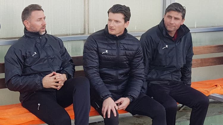 Die FCA-Assistenztrainer Danijel Borilovic, Flamur Tahiraj und Norbert Fischer (von links) im Trainingslager. (Belek, 08.01.2022) (Stefan Wyss)