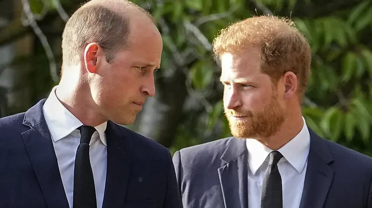 Einst unzertrennlich, jetzt verfeindet: William und Harry bei einem Auftritt nach dem Tod der Queen. (Bild: Keystone)