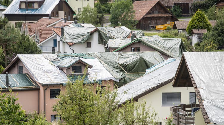 Ein Hagelsturm sorgte am 28. Juni 2021 für grosse Schäden in Wolhusen. Im ganzen Kanton Luzern entstanden im vorletzten Jahr Gebäudeschäden von 400 Millionen Franken. (Bild: Urs Flüeler / Keystone)