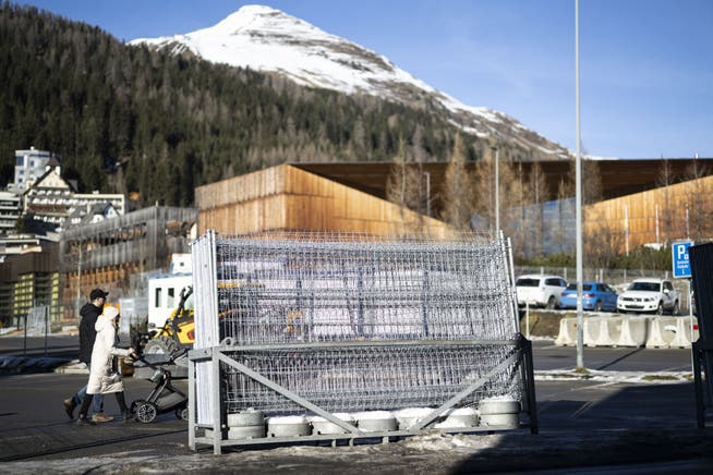 Bis zu 50 Kilometer Zaun werden in Davos für das WEF aufgebaut.