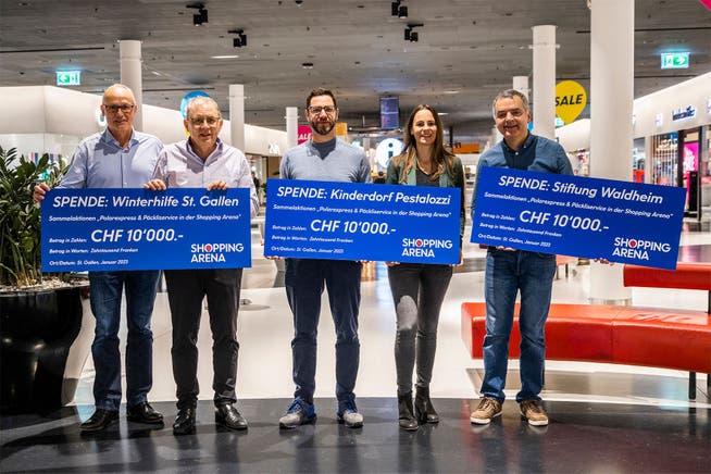 Von links: Marc Schäfer, Centerleiter Shopping-Arena; Andreas Hildebrand, Winterhilfe St.Gallen; Kaj Schnider, Stiftung Kinderdorf Pestalozzi; Fabienne Diez, Marketingleiterin Shopping-Arena und Christian Petrollini, Stiftung Waldheim.