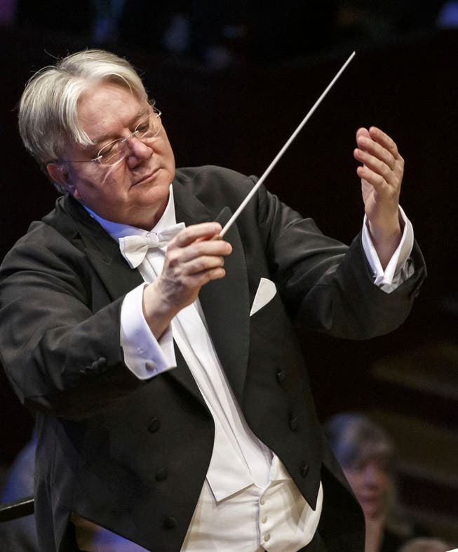 Dirigent Andreas Spoerri in einem Konzert 2022.