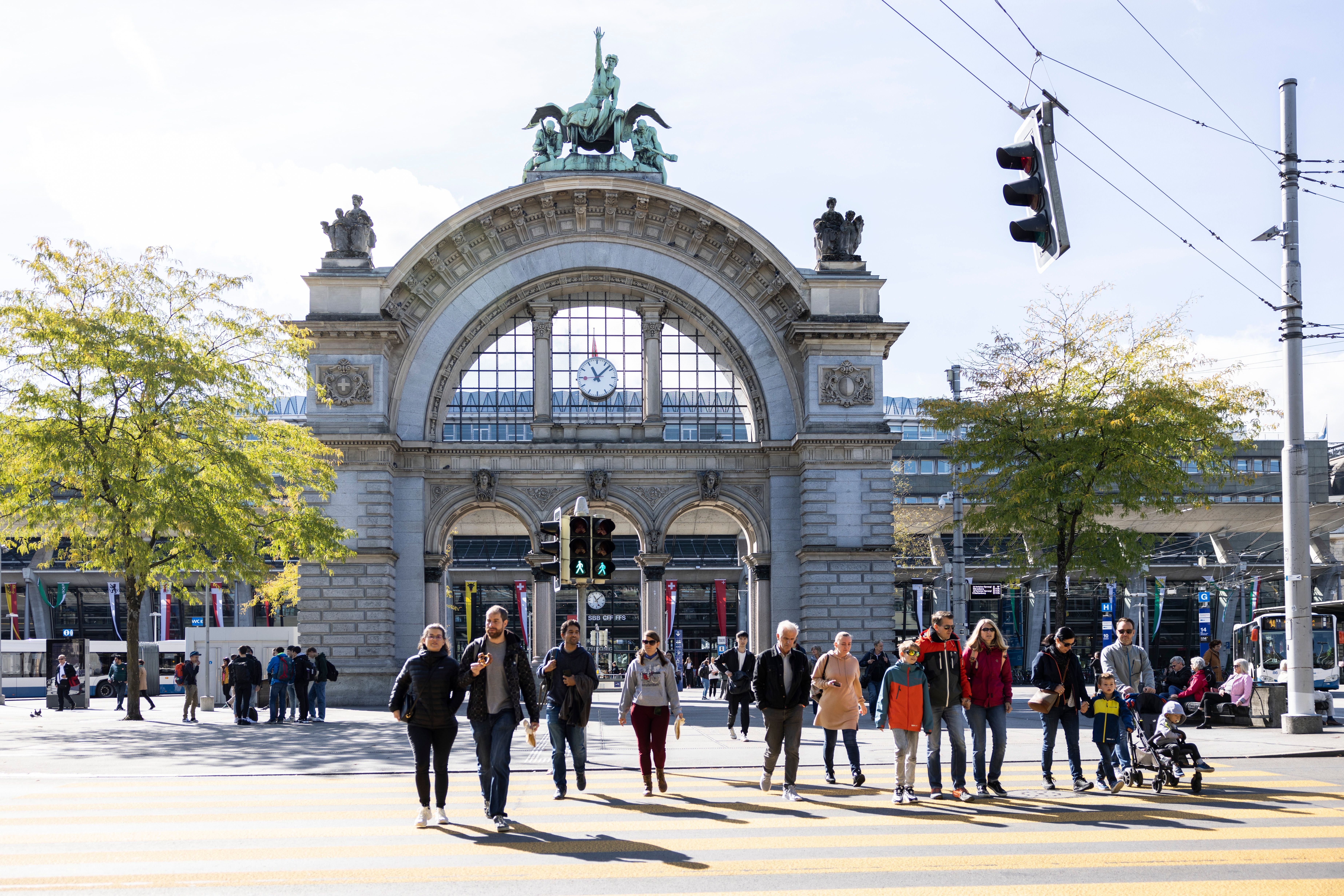 Musiklehrer Trug Im Bahnhof Keine Maske - Trotz Attest Verurteilt