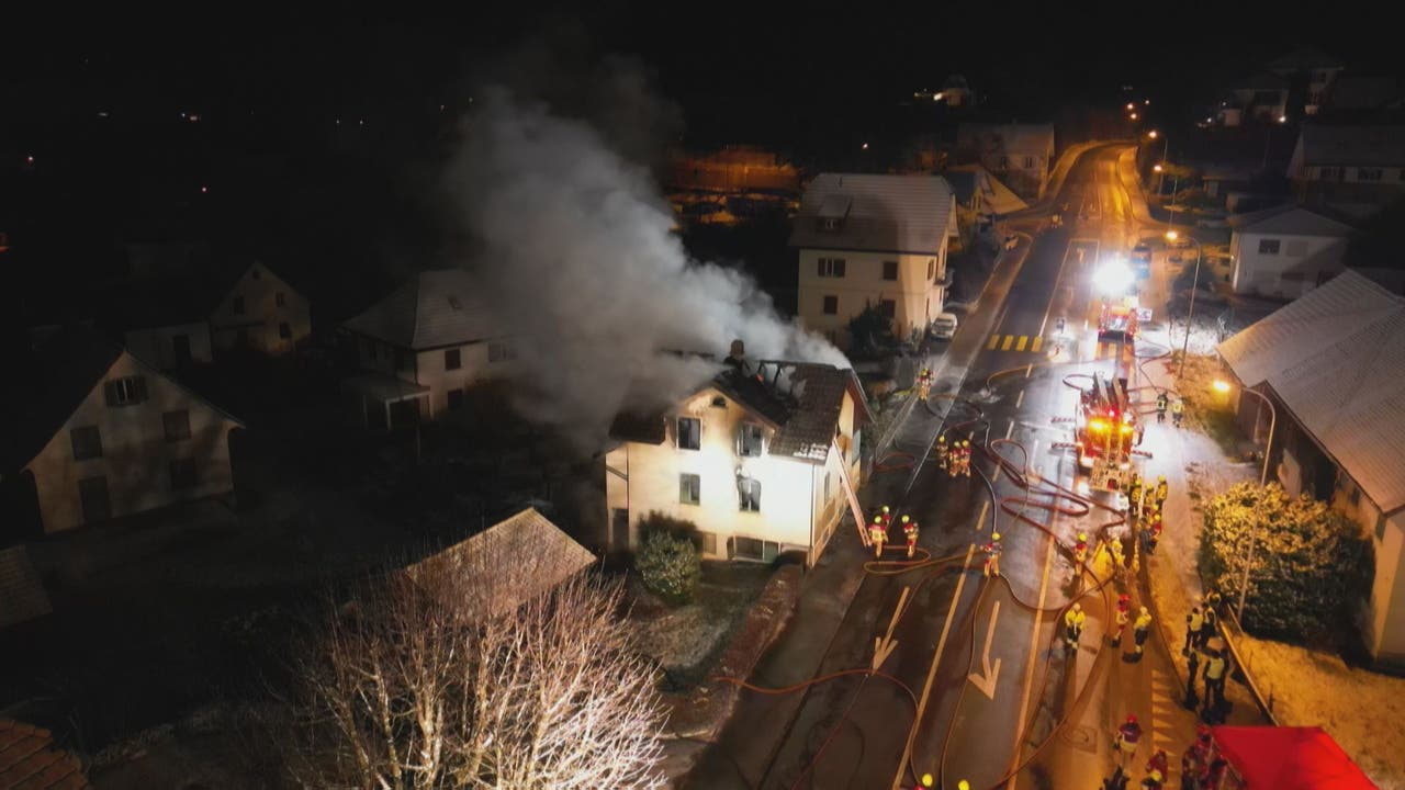 Villmergen, 19. Januar: Ein Einfamilienhaus geriet in Brand. Die Feuerwehr fand im Gebäude einen toten 64-Jährigen. 