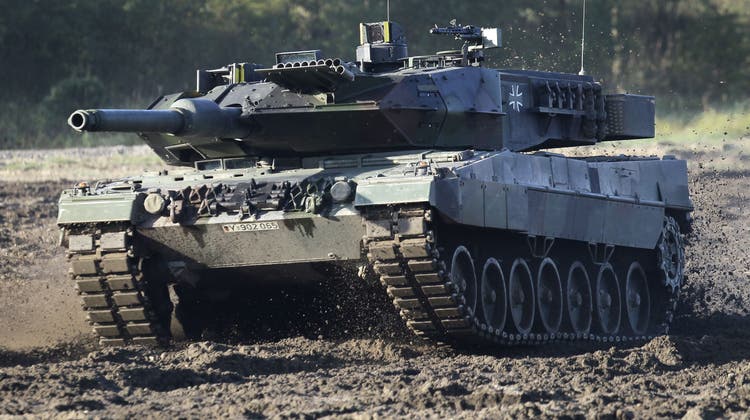 Steht bald der ukrainischen Armee im Kampf gegen die russischen Invasoren zur Verfügung: Der deutsche Leopard 2 – hier in der Bundeswehr-Version A6. (Michael Sohn / AP)