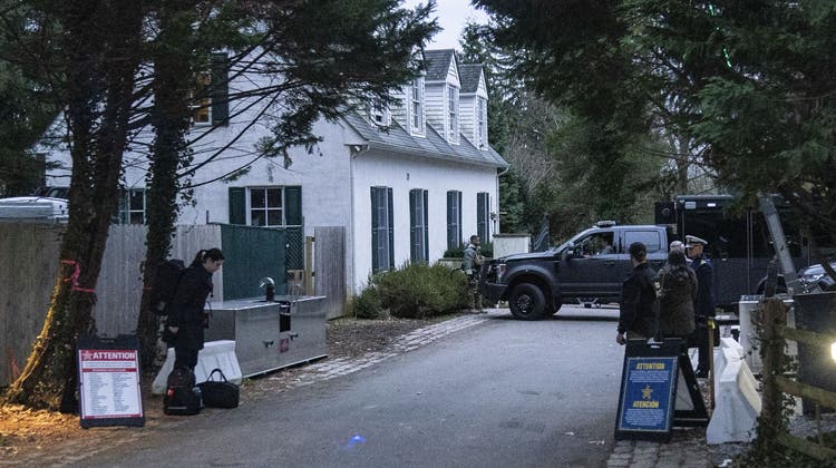 Der Eingang zu Joe Bidens Anwesen in der Nähe von Wilmington (Delaware): Das Haus in einem stillen Wohnquartier wird durch den Secret Service bewacht. (Carolyn Kaster / AP)