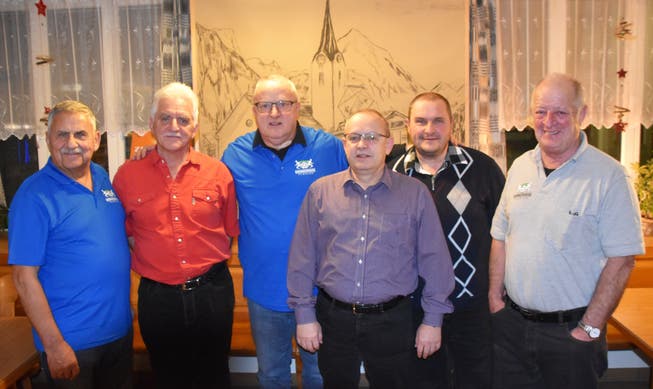 Im Bild die besten der Jahresmeisterschaft und neue Männerturner vereint. Von links Präsident Martin Walker, Eugen Herger, Heinz Gerig, Hansruedi Zgraggen, Roland Ahorn und Kari Walker.