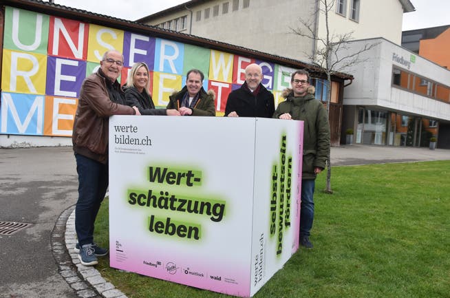 Hanspeter Krüsi, Schulleiter ad interim Waid; Corinne Alder, Schulleiterin Kathi Wil; Lukas Krejčí, Rektor Friedberg Gossau, Hans Brändle, Administrationsrat; Michel Grunder, Co-Schulleiter Maitlisek Gossau.
