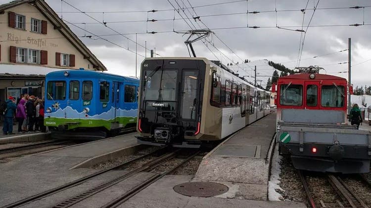 Die Züge der Rigi Bahnen AG erhalten neue Perrons. (Bild: Erhard Gick)