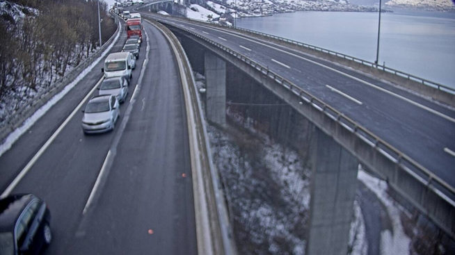 Vor dem Seelisbergtunnel stauen sich die Fahrzeuge.