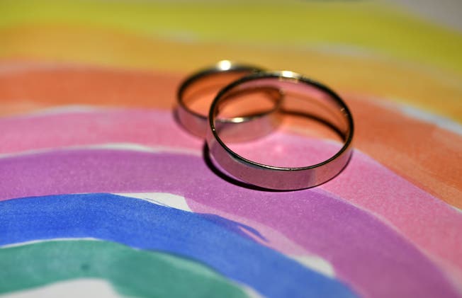 Der erwartete Ansturm auf Trauungstermine für gleichgeschlechtliche Paare blieb bisher aus.